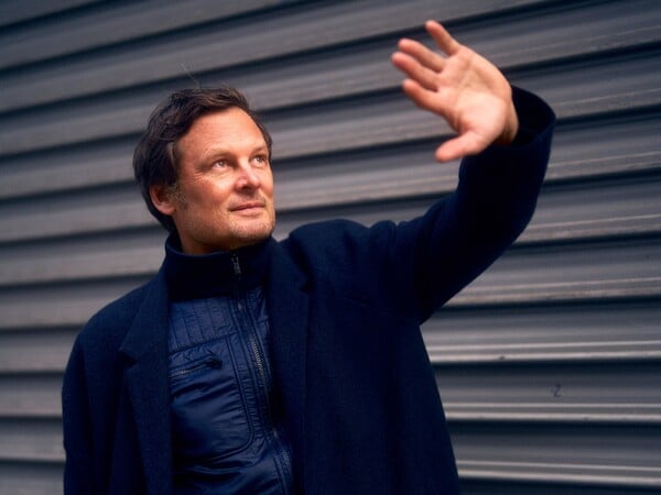 Κριστόφ Γκαλφάρ: «Το σύμπαν χωράει στο μυαλό μας, όσο κι αν φαίνεται γιγαντιαίο και ασύλληπτο» 