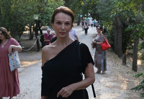 ΜΑΙΡΗ ΒΙΔΑΛΗ ΗΘΟΠΟΙΟΣ ΓΟΝΕΙΣ ΟΧΙ