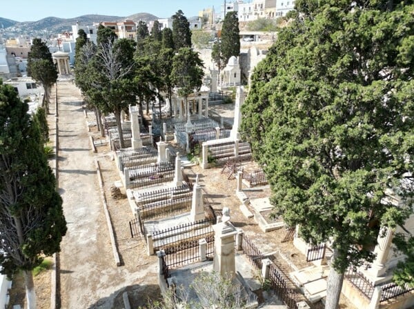 ΣΥΡΟΣ ΤΑΦΙΚΑ ΜΝΗΜΕΙΑ ΕΡΜΟΥΠΟΛΗ