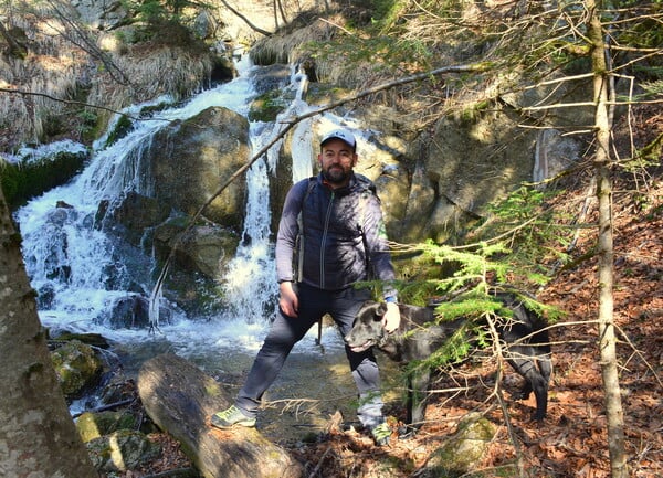 «Θα πρέπει να γίνεις μέρος της φύσης και του βουνού, ένα αγρίμι, με την καλή έννοια, για να επιβιώσεις εδώ πάνω»