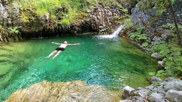 «Θα πρέπει να γίνεις μέρος της φύσης και του βουνού, ένα αγρίμι, με την καλή έννοια, για να επιβιώσεις εδώ πάνω»