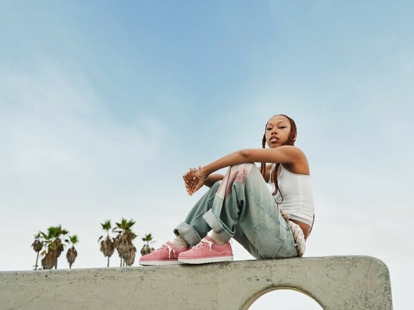 UGG: Η συλλογή Lowmel εξελίσσεται με μια νέα προσθήκη για την Άνοιξη 2026