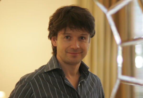 ASOS ΣΥΝΙΔΡΥΤΗΣ ΠΕΘΑΝΕ ΤΑΙΛΑΝΔΗ