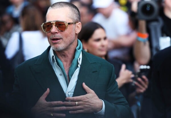 ΜΠΡΑΝΤ ΠΙΤ ΕΛΛΑΔΑ ΕΦΤΑΣΕ ΥΔΡΑ