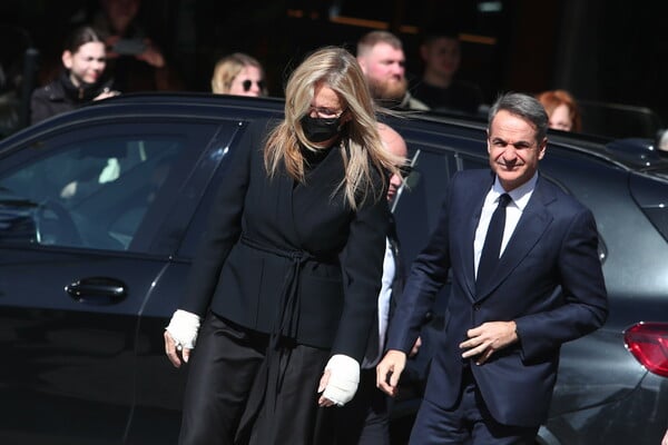 ΕΛΕΝΗ ΓΛΥΚΑΤΖΗ ΑΡΒΕΛΕΡ ΚΗΔΕΙΑ ΜΗΤΡΟΠΟΛΗ ΑΘΗΝΩΝ