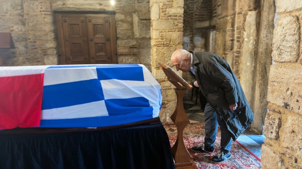 ΕΛΕΝΗ ΓΛΥΚΑΤΖΗ ΑΡΒΕΛΕΡ ΛΑΙΚΟ ΠΡΟΣΚΥΝΗΜΑ ΣΟΡΟΣ