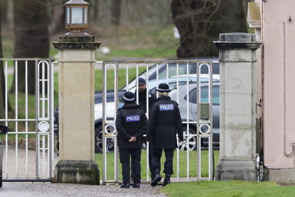 ΑΝΤΡΙΟΥ ΒΑΣΙΛΙΚΗ ΟΙΚΟΓΕΝΕΙΑ ΚΑΡΟΛΟΣ ΚΕΪΤ ΚΑΜΙΛΑ