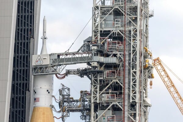 NASA ΣΕΛΗΝΗ ARTEMIS II ΕΚΤΟΞΕΥΣΗ