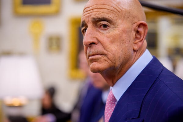 Τομ Μπαράκ: Ο δισεκατομμυριούχος φίλος του Τραμπ στη σκιά του σκανδάλου Έπστιν