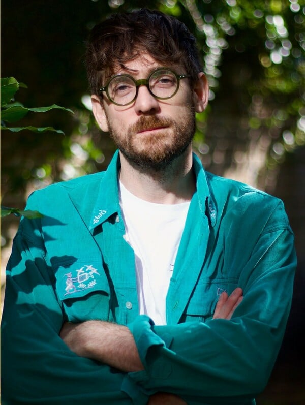 Να μη στέκεσαι ψηλά για να σε δουν, αλλά χαμηλά για να σε αγγίξουν/ ένα πολυποστ του Πάνου Μιχαήλ