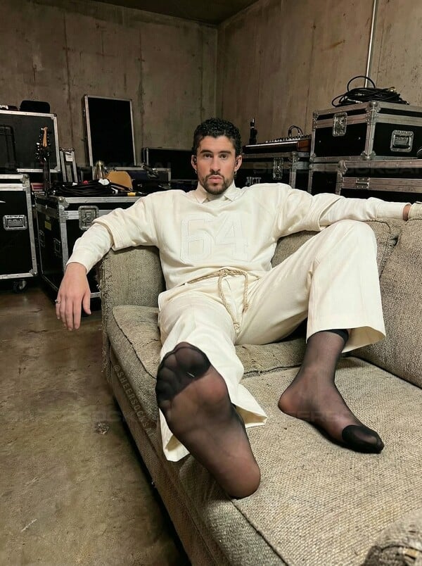 Να μη στέκεσαι ψηλά για να σε δουν, αλλά χαμηλά για να σε αγγίξουν/ ένα πολυποστ του Πάνου Μιχαήλ