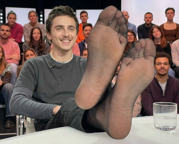 Να μη στέκεσαι ψηλά για να σε δουν, αλλά χαμηλά για να σε αγγίξουν/ ένα πολυποστ του Πάνου Μιχαήλ