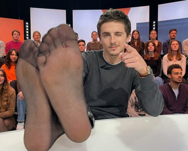 Να μη στέκεσαι ψηλά για να σε δουν, αλλά χαμηλά για να σε αγγίξουν/ ένα πολυποστ του Πάνου Μιχαήλ