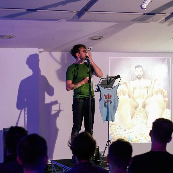 Να μη στέκεσαι ψηλά για να σε δουν, αλλά χαμηλά για να σε αγγίξουν/ ένα πολυποστ του Πάνου Μιχαήλ