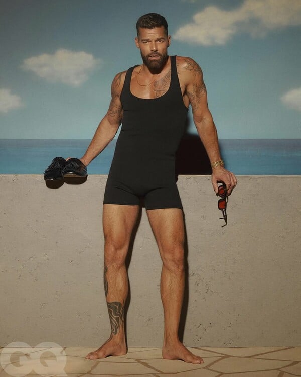 Να μη στέκεσαι ψηλά για να σε δουν, αλλά χαμηλά για να σε αγγίξουν/ ένα πολυποστ του Πάνου Μιχαήλ