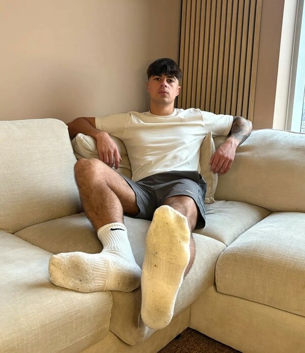 Να μη στέκεσαι ψηλά για να σε δουν, αλλά χαμηλά για να σε αγγίξουν/ ένα πολυποστ του Πάνου Μιχαήλ