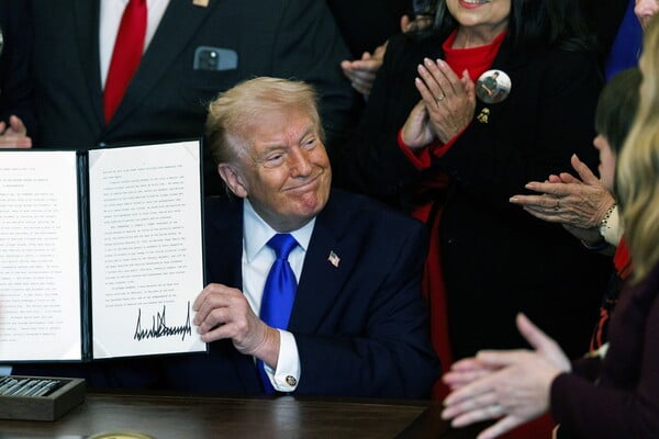 ΝΤΟΝΑΛΝΤ ΤΡΑΜΠ ΔΑΣΜΟΙ 