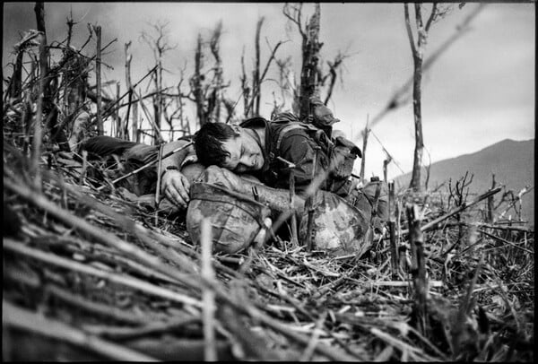 Ο πόλεμος του Βιετνάμ μέσα από τον ατρόμητο φακό της Κάθριν Λερουά 