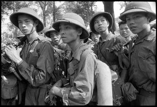 Ο πόλεμος του Βιετνάμ μέσα από τον ατρόμητο φακό της Κάθριν Λερουά 