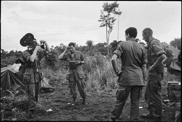 Ο πόλεμος του Βιετνάμ μέσα από τον ατρόμητο φακό της Κάθριν Λερουά 