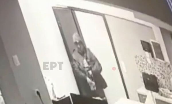 Κυψέλη: Βίντεο από τη στιγμή που ο 64χρονος έρχεται αντιμέτωπος με τη μητέρα των κοριτσιών