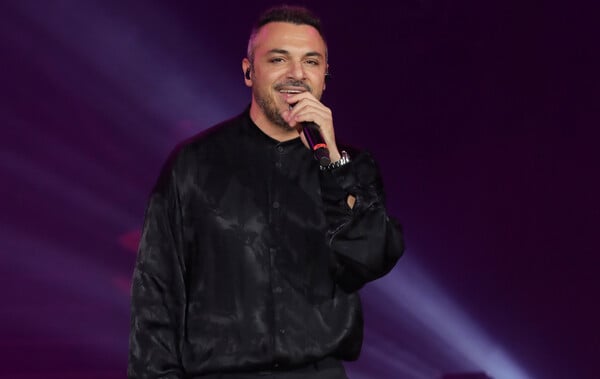 Κώστας Δόξας: Απομακρύνεται από το J2US μετά την καταδίκη για ενδοοικογενειακή βία