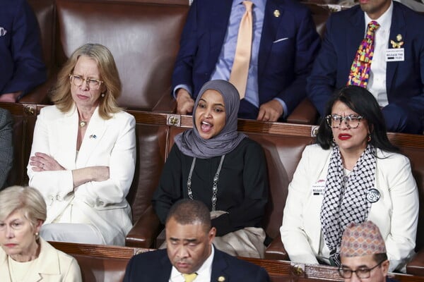 State of the Union: Τι είπε (και τι δεν είπε) ο Τραμπ σε αυτόν τον ρητορικό μαραθώνιο