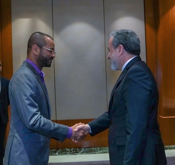 ΗΠΑ και Ιράν μιλούν για «πρόοδο» στη Γενεύη, συνεχίζονται οι συνομιλίες για τα πυρηνικά