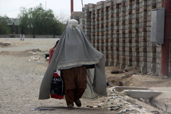 ΑΦΓΑΝΙΣΤΑΝ ΤΑΛΙΜΠΑΝ ΠΟΙΝΙΚΟΣ ΚΩΔΙΚΑΣ ΓΥΝΑΙΚΕΣ
