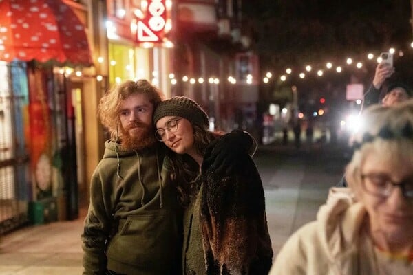 Η Chloë Sevigny γυρίζει ντοκιμαντέρ για τους Deadheads και για την Αμερική που επιμένει