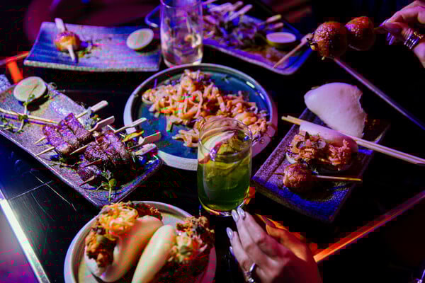 Ghost Sake Bar: Ένα μινιόν speakeasy για ασιατική κουζίνα