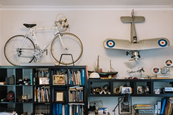 Ένα σπίτι με γάτες και μηχανές / Ένα σπίτι που νιαουρίζει και μαρσάρει