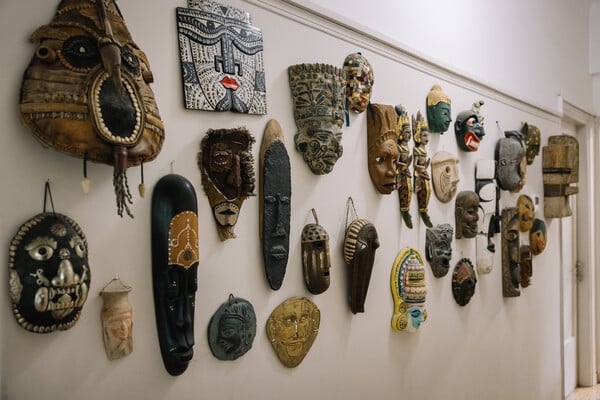 Ένα σπίτι με γάτες και μηχανές / Ένα σπίτι που νιαουρίζει και μαρσάρει