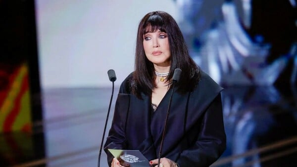 Η Isabelle Adjani κάλεσε τους άνδρες να σηκωθούν όρθιοι στα Césars για τη βία κατά των γυναικών