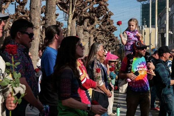 Η Chloë Sevigny γυρίζει ντοκιμαντέρ για τους Deadheads και για την Αμερική που επιμένει
