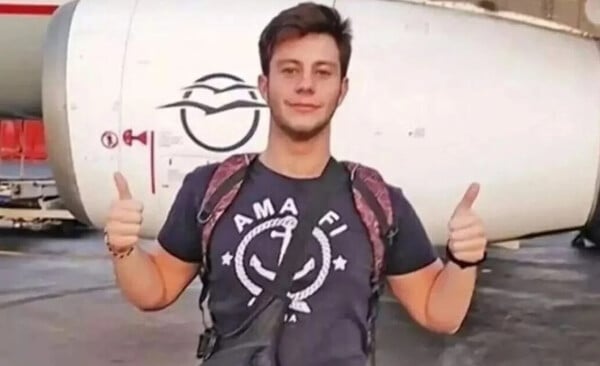 Τρία χρόνια από το δυστύχημα στα Τέμπη: «Ίσως η φωνή και η προσευχή του κόσμου να φωτίσει το σκοτάδι του Γεράσιμου» 