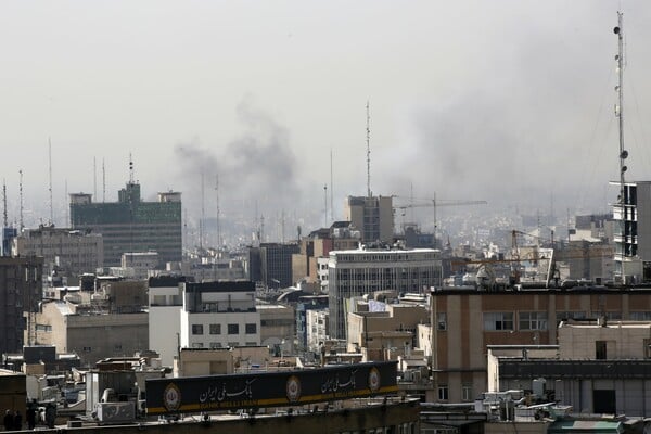 Το Ιράν υπόσχεται «συντριπτική απάντηση» σε ΗΠΑ και Ισραήλ
