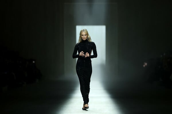 Μάγκες και κούκλες από τα 2000s στη νέα Gucci του Demna