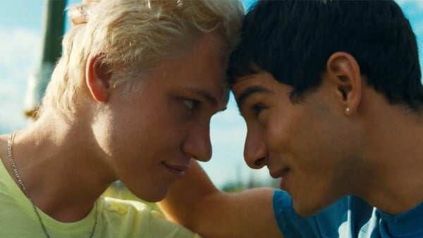 *Σαν φίδι πάνω στο δέρμα/ ένα πολυπόστ του Πάνου Μιχαήλ