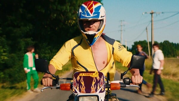 *Σαν φίδι πάνω στο δέρμα/ ένα πολυπόστ του Πάνου Μιχαήλ