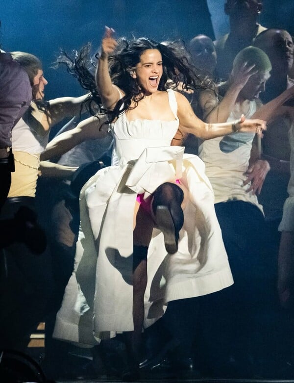 *Σαν φίδι πάνω στο δέρμα/ ένα πολυπόστ του Πάνου Μιχαήλ