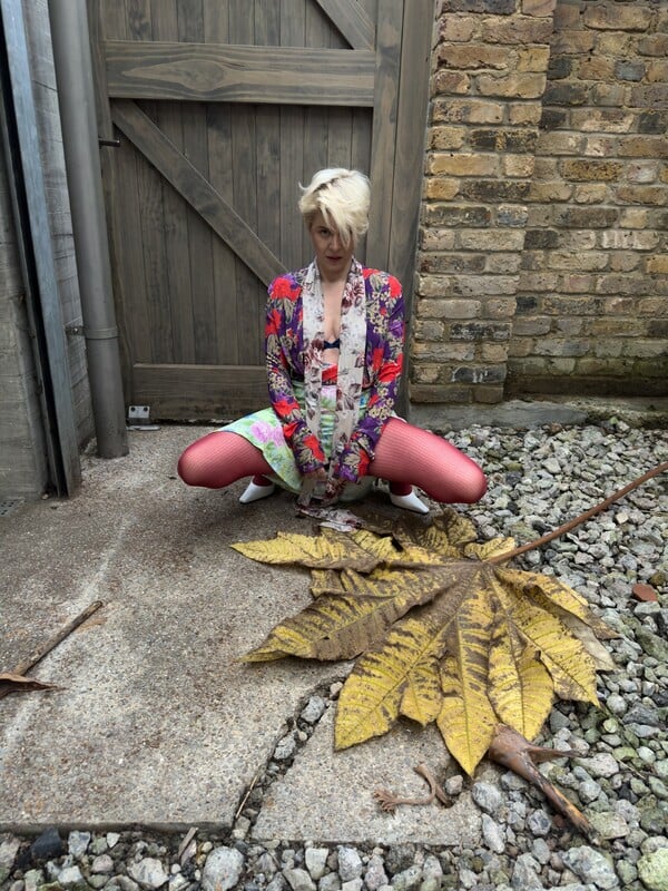 *Σαν φίδι πάνω στο δέρμα/ ένα πολυπόστ του Πάνου Μιχαήλ