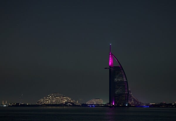 ΝΤΟΥΜΠΑΙ ΕΛΛΗΝΕΣ ΜΑΡΤΥΡΙΑ