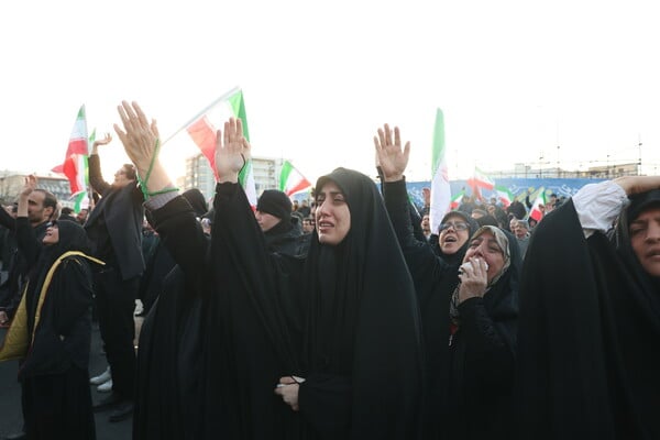 ΧΑΜΕΝΕΙ ΝΕΚΡΟΣ ΑΝΤΙΔΡΑΣΕΙΣ ΠΑΝΗΓΥΡΙΣΜΟΙ ΘΡΗΝΟΣ