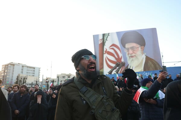 ΧΑΜΕΝΕΙ ΝΕΚΡΟΣ ΑΝΤΙΔΡΑΣΕΙΣ ΠΑΝΗΓΥΡΙΣΜΟΙ ΘΡΗΝΟΣ