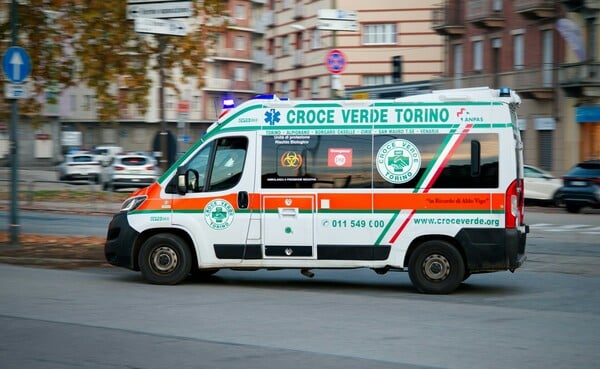 ΙΤΑΛΙΑ ΑΣΘΕΝΟΦΟΡΟ ΟΔΗΓΟΣ 