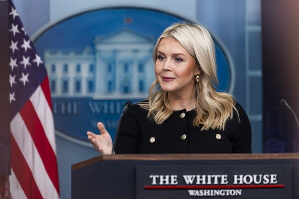 ΛΕΥΚΟΣ ΟΙΚΟΣ ΝΤΟΝΑΛΝΤ ΤΡΑΜΠ ΙΡΑΝ ΜΕΣΗ ΑΝΑΤΟΛΗ