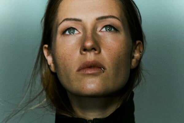 Η Charlotte de Witte ακυρώνει την περιοδεία της στην Αυστραλία λόγω της κλιμάκωσης στη Μέση Ανατολή