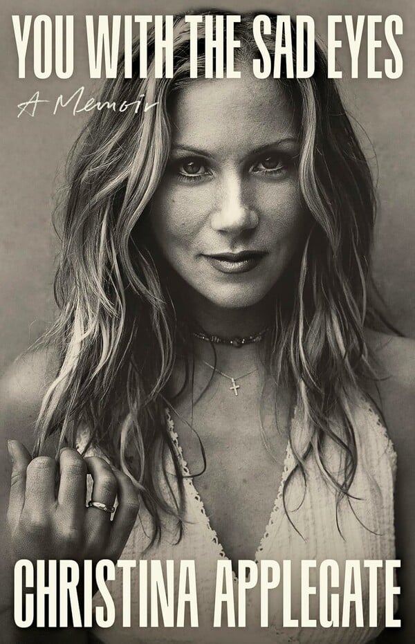 Από την Kelly Bundy στη σκλήρυνση κατά πλάκας: Η Christina Applegate γράφει για το σώμα που δεν της ανήκε ποτέ