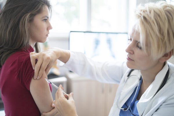 10 μύθοι και αλήθειες για τον HPV: Γιατί η προστασία ξεκινάει από εσένα